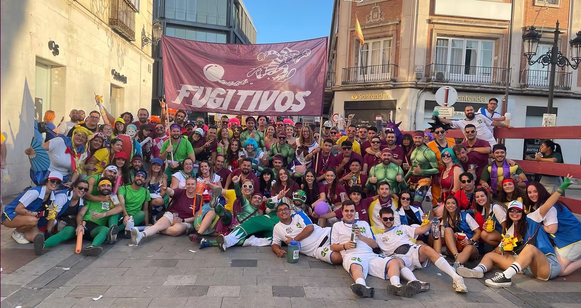 Foto de familia en la plaza del Ayuntamiento